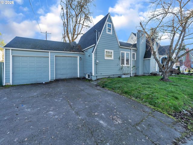 2270 CENTER St, Salem, OR 97301