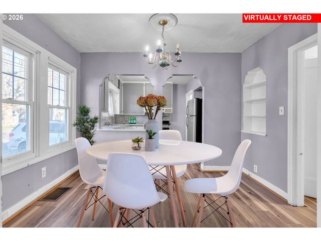 2270 CENTER St, Salem, OR 97301