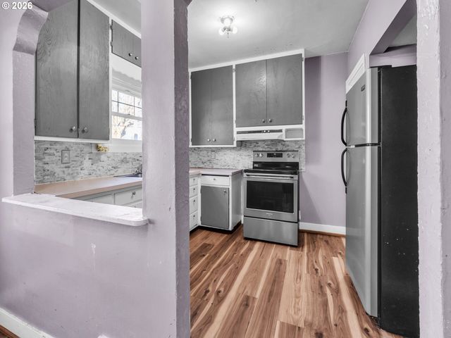 2270 CENTER St, Salem, OR 97301