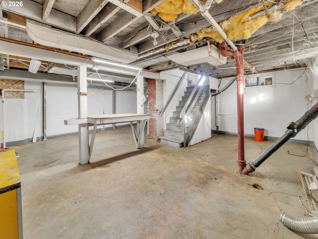 2270 CENTER St, Salem, OR 97301