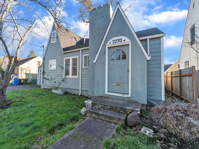 2270 CENTER St, Salem, OR 97301