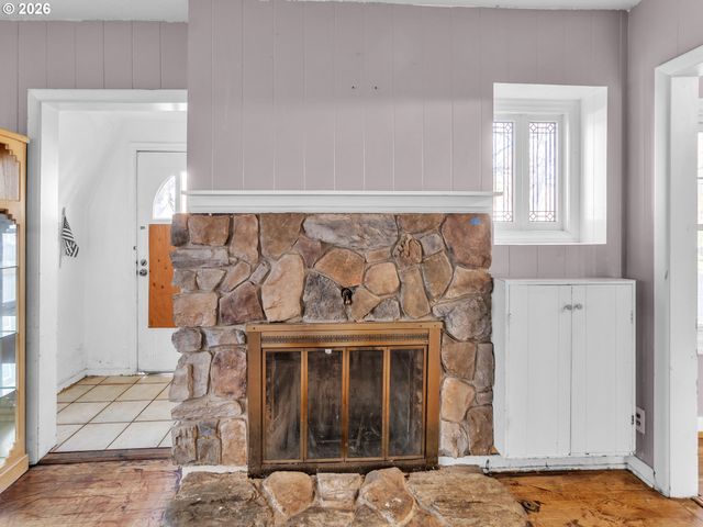 2270 CENTER St, Salem, OR 97301