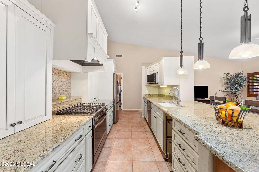 Image 10 of property listing at 8647 E Louhelen Way, Tucson, AZ 85747