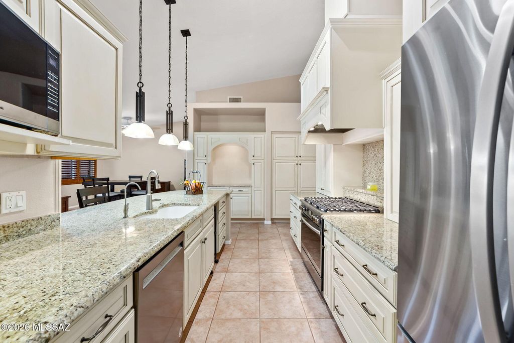 Image 13 of property listing at 8647 E Louhelen Way, Tucson, AZ 85747