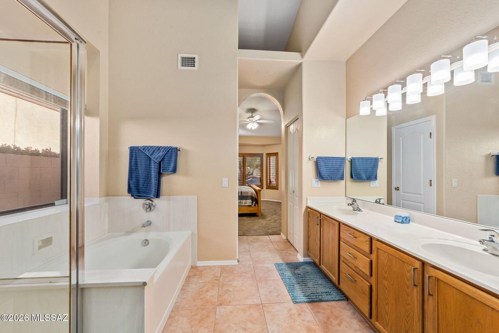 Image 18 of property listing at 8647 E Louhelen Way, Tucson, AZ 85747