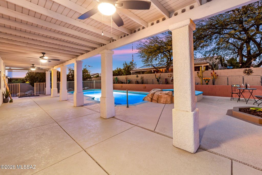 Image 31 of property listing at 8647 E Louhelen Way, Tucson, AZ 85747