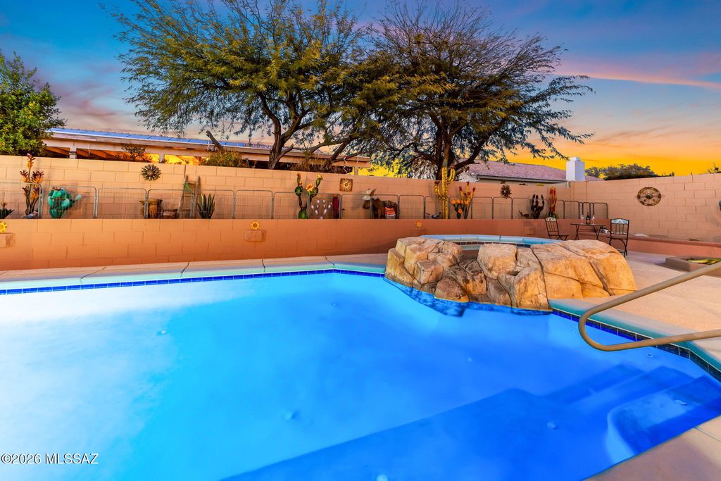Image 32 of property listing at 8647 E Louhelen Way, Tucson, AZ 85747