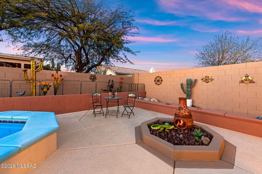 Image 33 of property listing at 8647 E Louhelen Way, Tucson, AZ 85747