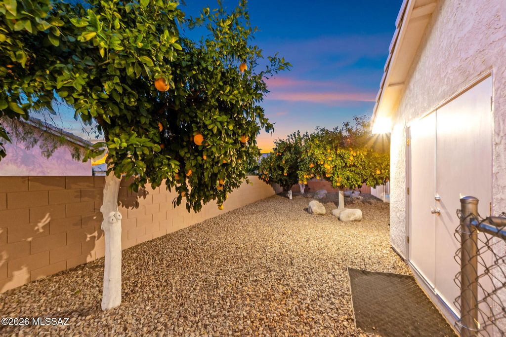 Image 34 of property listing at 8647 E Louhelen Way, Tucson, AZ 85747