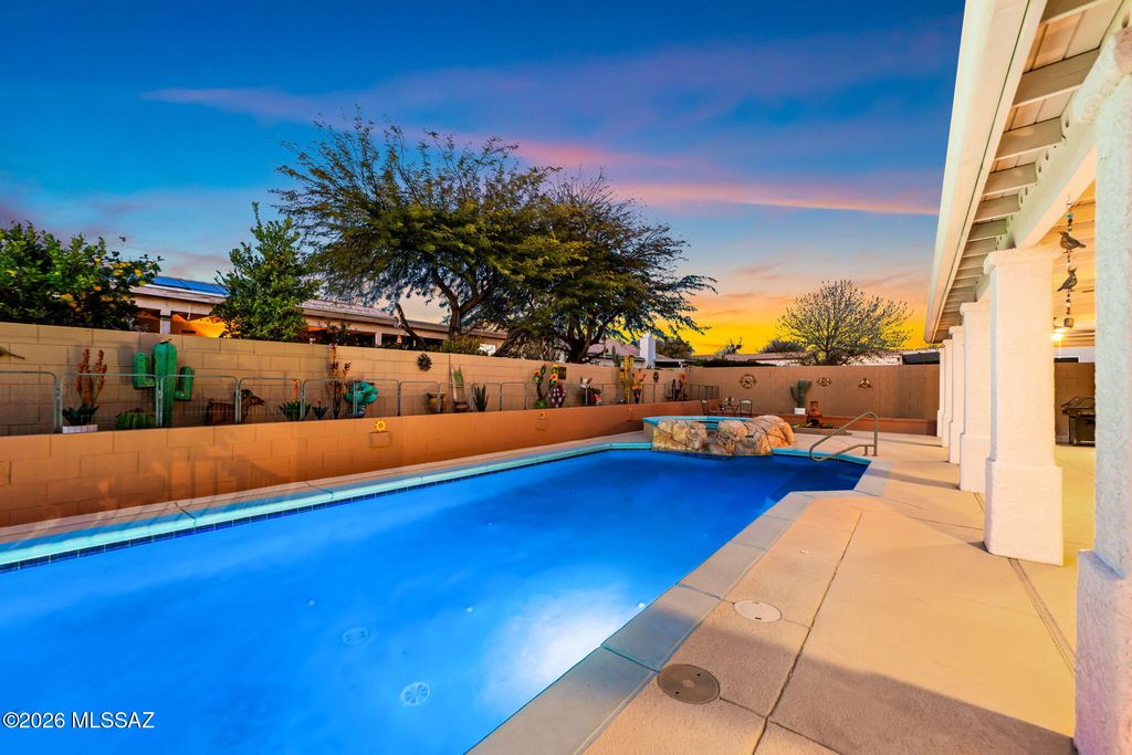 Image 4 of property listing at 8647 E Louhelen Way, Tucson, AZ 85747