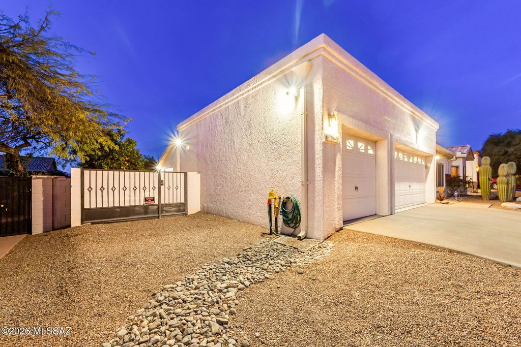 Image 42 of property listing at 8647 E Louhelen Way, Tucson, AZ 85747