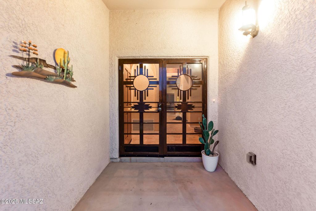 Image 6 of property listing at 8647 E Louhelen Way, Tucson, AZ 85747