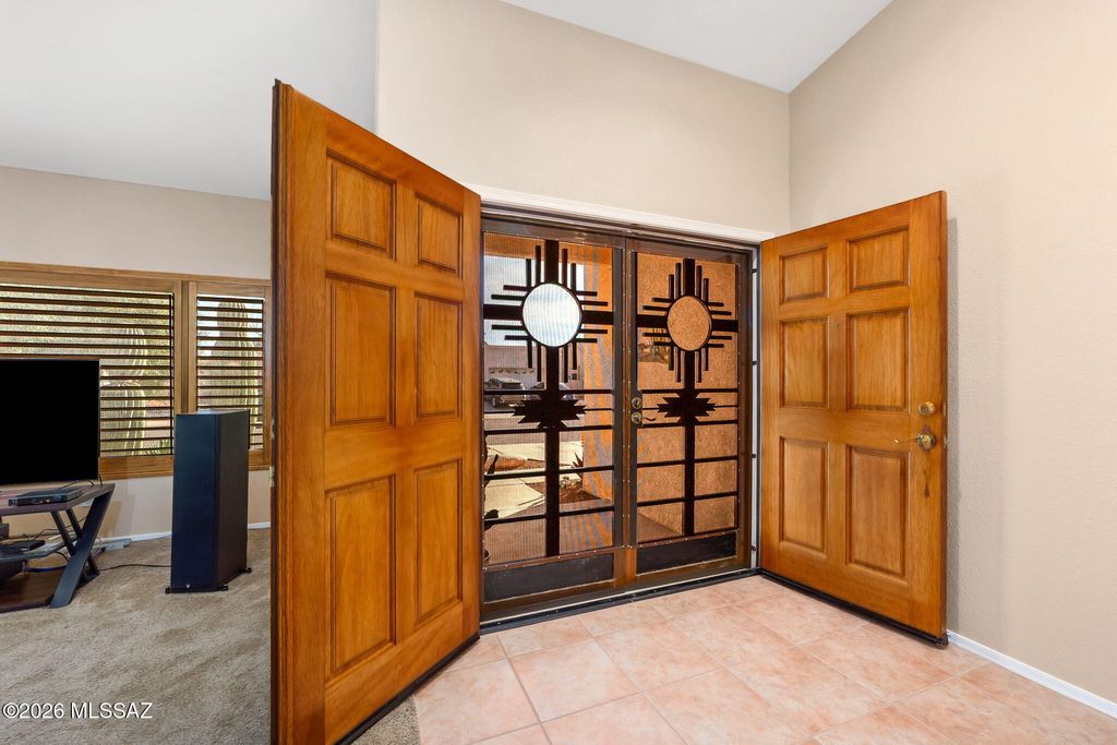 Image 7 of property listing at 8647 E Louhelen Way, Tucson, AZ 85747