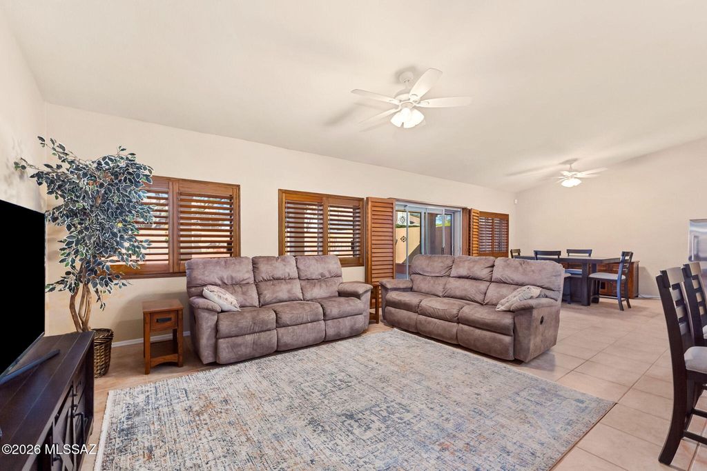 Image 8 of property listing at 8647 E Louhelen Way, Tucson, AZ 85747