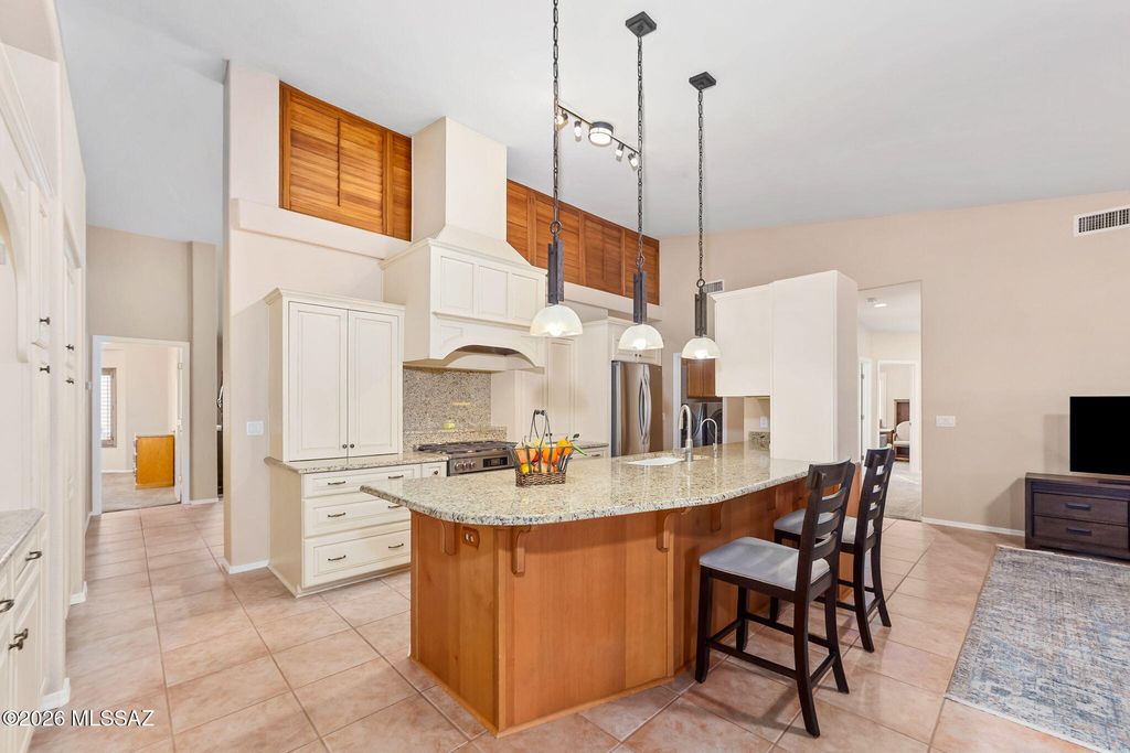 Image 9 of property listing at 8647 E Louhelen Way, Tucson, AZ 85747