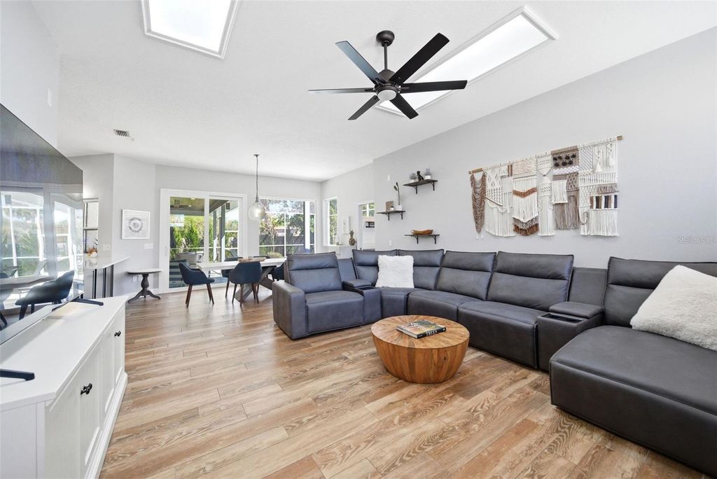 Image 12 of property listing at 113 SANDY OAKS PLACE, Longwood, FL 32779