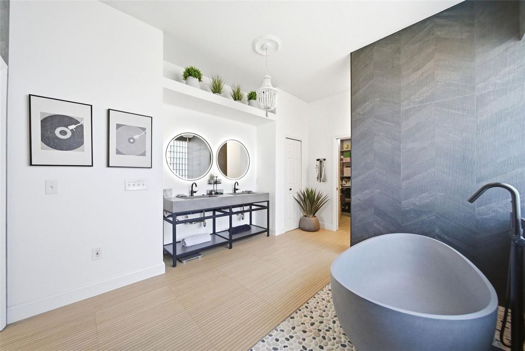 Image 19 of property listing at 113 SANDY OAKS PLACE, Longwood, FL 32779