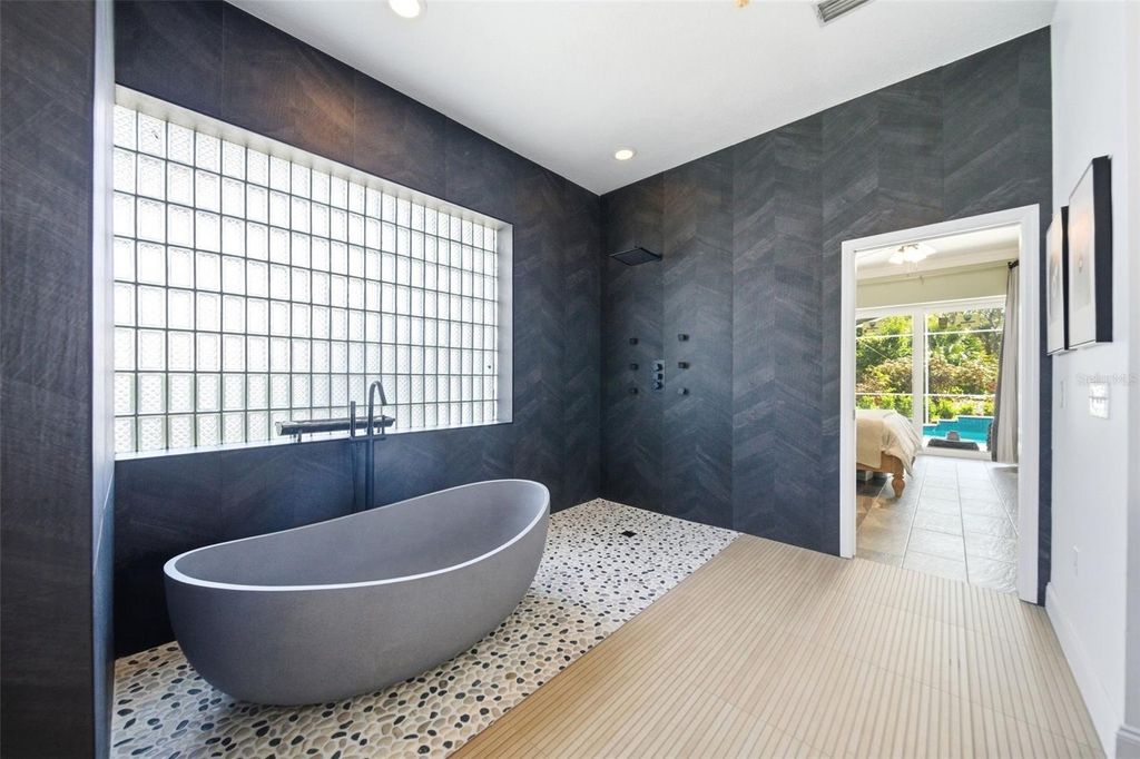 Image 20 of property listing at 113 SANDY OAKS PLACE, Longwood, FL 32779