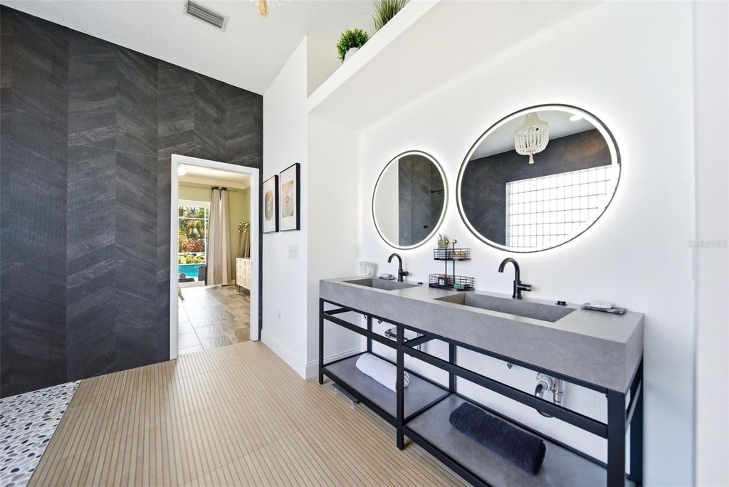 Image 21 of property listing at 113 SANDY OAKS PLACE, Longwood, FL 32779