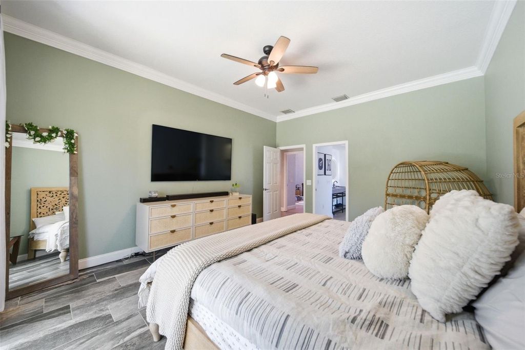 Image 23 of property listing at 113 SANDY OAKS PLACE, Longwood, FL 32779