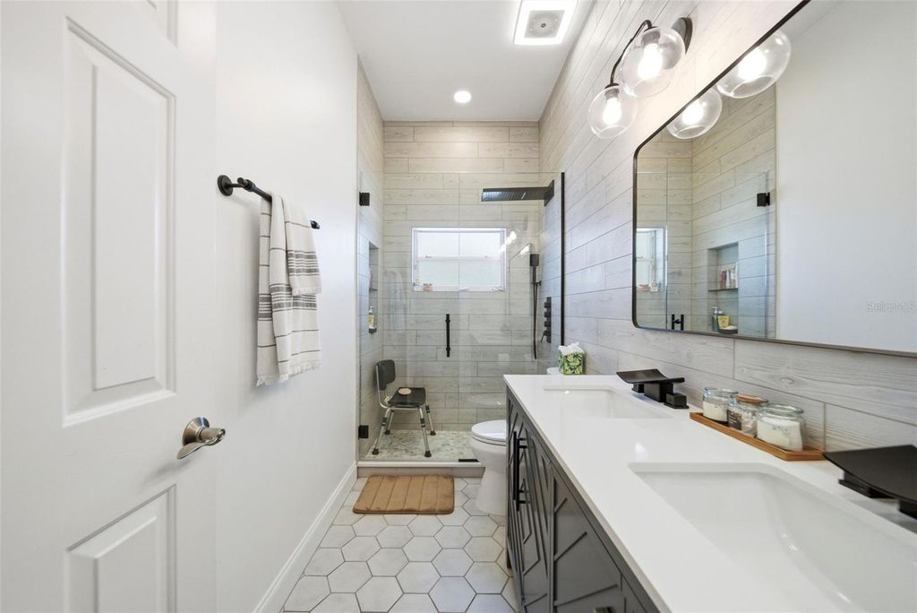 Image 30 of property listing at 113 SANDY OAKS PLACE, Longwood, FL 32779