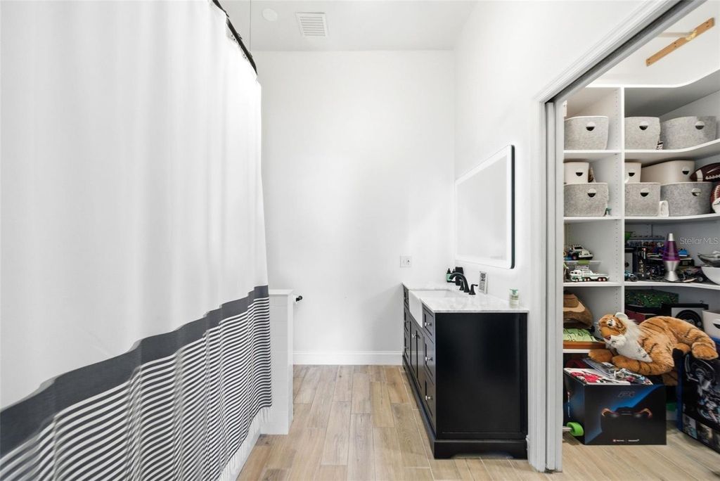 Image 37 of property listing at 113 SANDY OAKS PLACE, Longwood, FL 32779