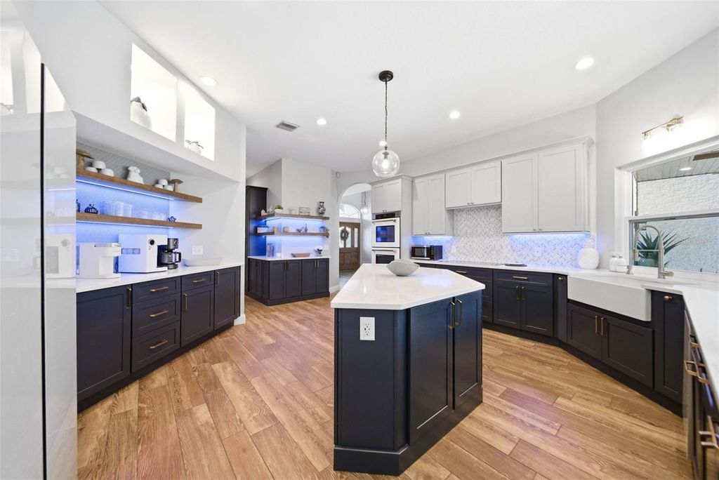 Image 5 of property listing at 113 SANDY OAKS PLACE, Longwood, FL 32779