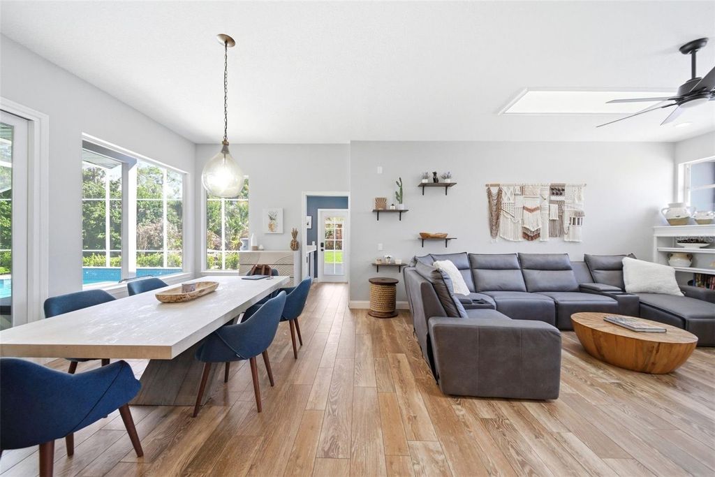 Image 8 of property listing at 113 SANDY OAKS PLACE, Longwood, FL 32779