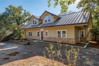 123 Bowie Trail, Luling, TX 78648
