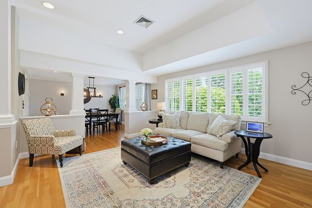 16 Mansion Rd, Wakefield, MA 01880
