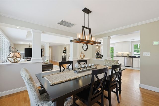 16 Mansion Rd, Wakefield, MA 01880