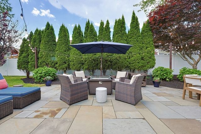 16 Mansion Rd, Wakefield, MA 01880