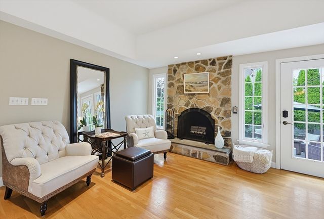 16 Mansion Rd, Wakefield, MA 01880
