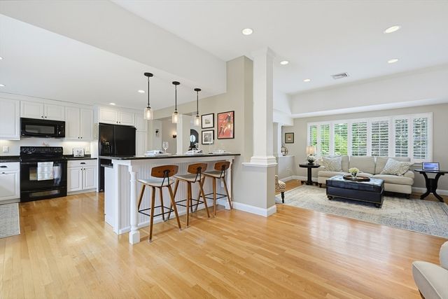 16 Mansion Rd, Wakefield, MA 01880