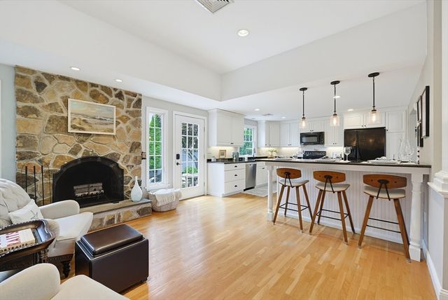16 Mansion Rd, Wakefield, MA 01880
