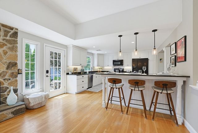 16 Mansion Rd, Wakefield, MA 01880