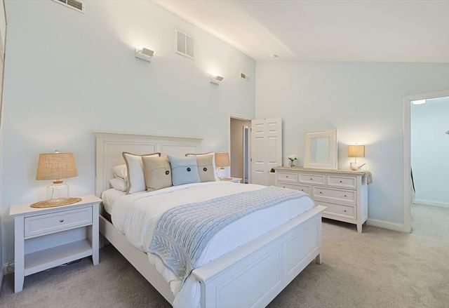 16 Mansion Rd, Wakefield, MA 01880