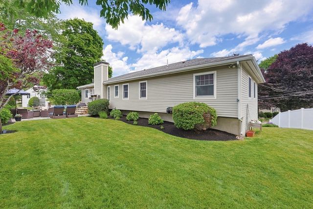 16 Mansion Rd, Wakefield, MA 01880
