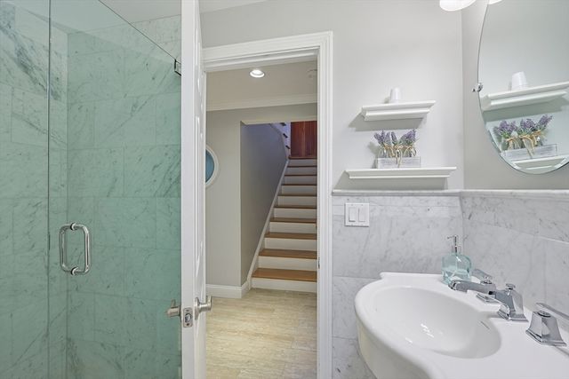 16 Mansion Rd, Wakefield, MA 01880