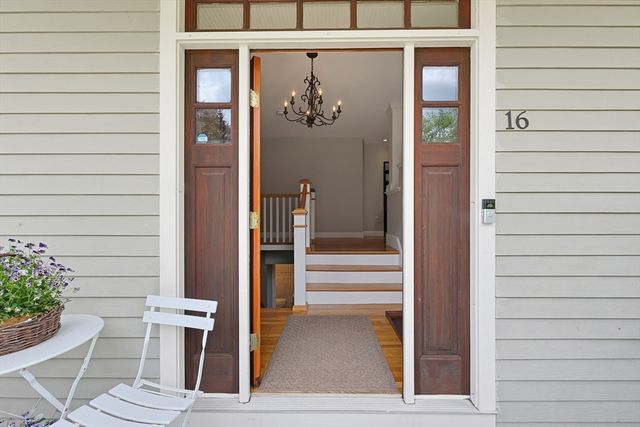 16 Mansion Rd, Wakefield, MA 01880