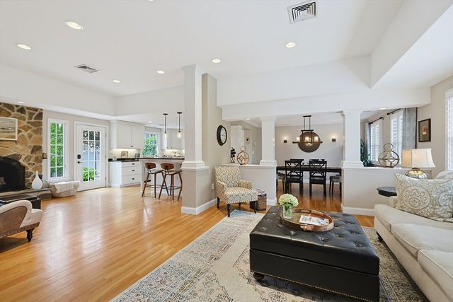 16 Mansion Rd, Wakefield, MA 01880