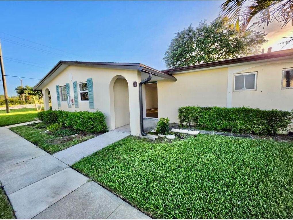 2965 Ashley Drive W I, West Palm Beach, FL 33415