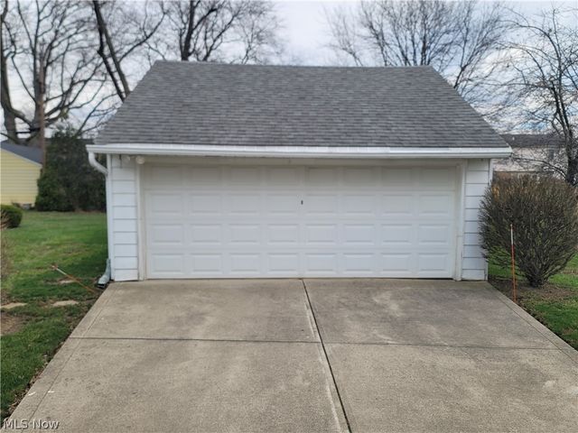 5093 Nan Linn Drive, Willoughby, OH 44094