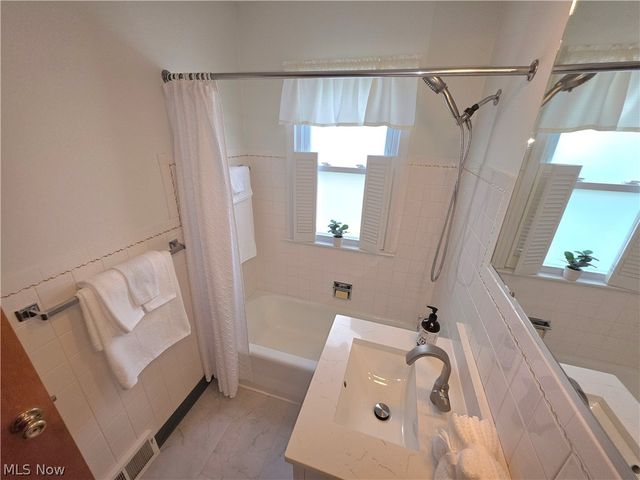 5093 Nan Linn Drive, Willoughby, OH 44094