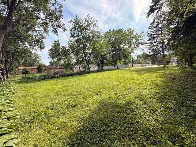 225 Lorraine Street, Glen Ellyn, IL 60137