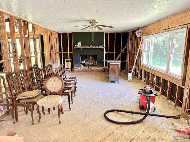 402 Blue Ridge Road, Black Mountain, NC 28711
