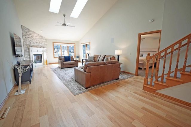 1064 CORONADO COURT, Hobart, WI 54155