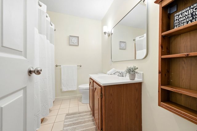 160 Pine St 11, Newton, MA 02466