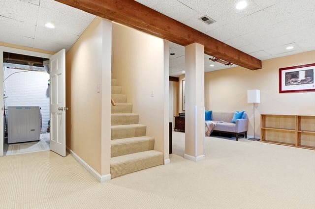 160 Pine St 11, Newton, MA 02466