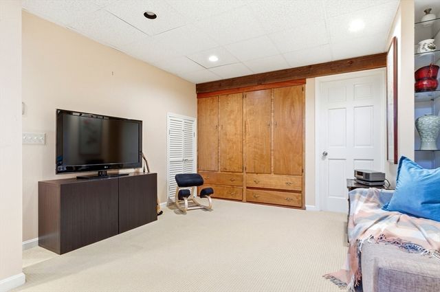 160 Pine St 11, Newton, MA 02466